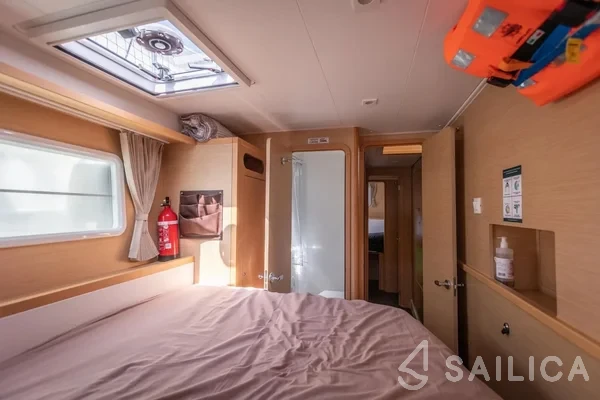 Lagoon 400 S2 - Yacht Charter Sailica