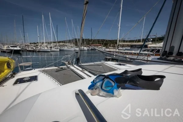 Lagoon 400 S2 - Yacht Charter Sailica
