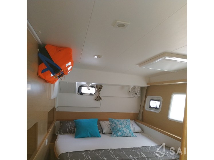 Lagoon 400 S2 - Yacht Charter Sailica