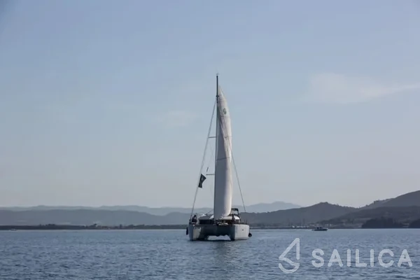 Lagoon 400 S2 - Yacht Charter Sailica