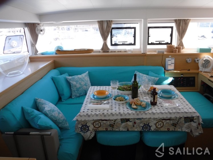 Lagoon 400 S2 - Yacht Charter Sailica