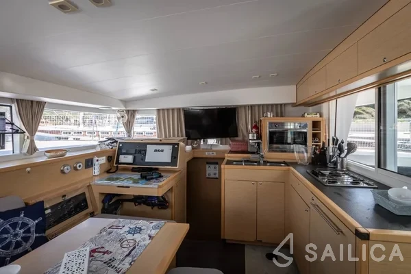 Lagoon 400 S2 - Yacht Charter Sailica