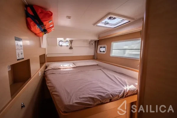 Lagoon 400 S2 - Yacht Charter Sailica