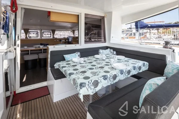 Lagoon 400 S2 - Yacht Charter Sailica