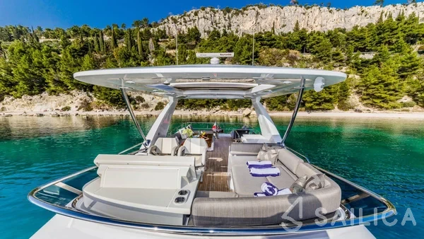 Azimut 66 - Yacht Charter Sailica