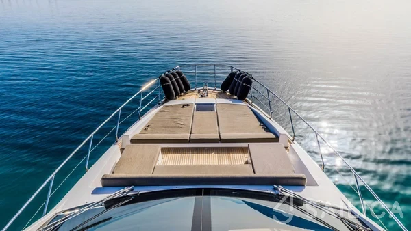 Azimut 66 - Yacht Charter Sailica