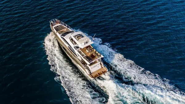 Azimut 66 - Yacht Charter Sailica