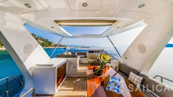Azimut 66 - Yacht Charter Sailica