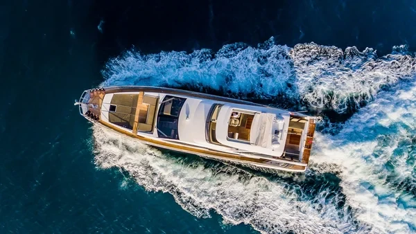 Azimut 66 - Yacht Charter Sailica