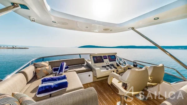 Azimut 66 - Yacht Charter Sailica