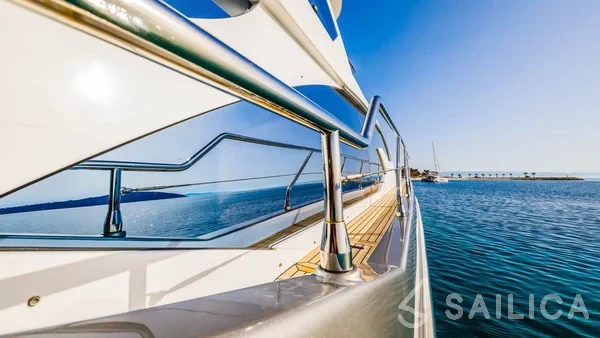 Azimut 66 - Yacht Charter Sailica