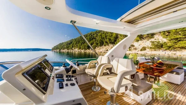 Azimut 66 - Yacht Charter Sailica