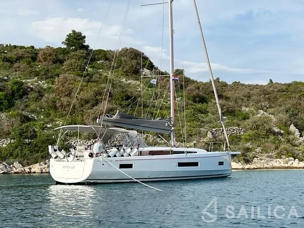 Oceanis 40.1 - Yacht Charter Sailica