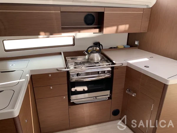 Oceanis 40.1 - Yacht Charter Sailica