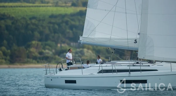 Oceanis 40.1 - Yacht Charter Sailica