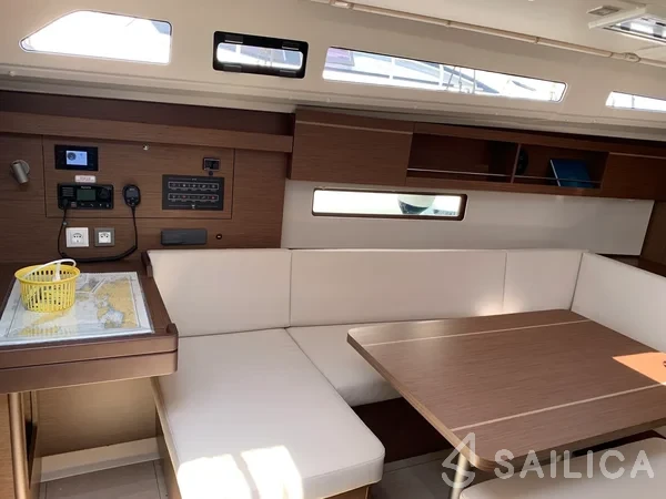 Oceanis 40.1 - Yacht Charter Sailica