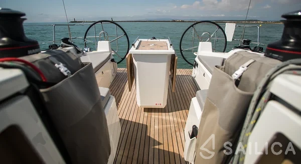 Oceanis 40.1 - Yacht Charter Sailica