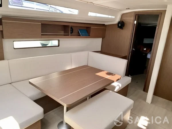 Oceanis 40.1 - Yacht Charter Sailica