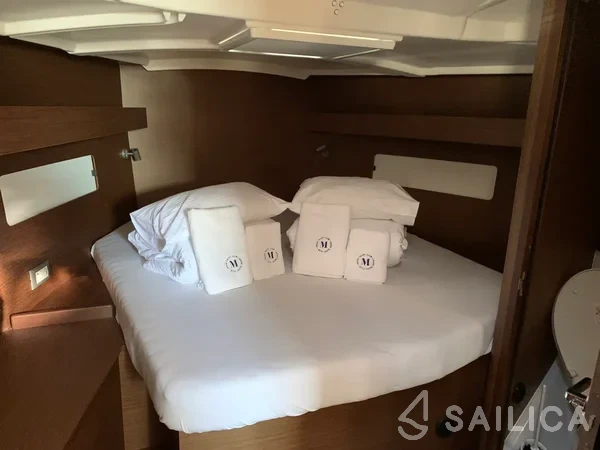 Oceanis 40.1 - Yacht Charter Sailica