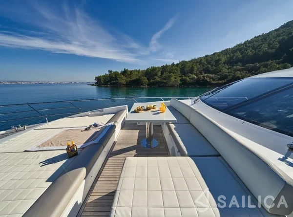 Azimut 72 - Yacht Charter Sailica
