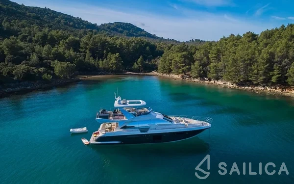 Azimut 72 - Yacht Charter Sailica