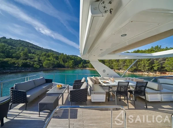 Azimut 72 - Yacht Charter Sailica