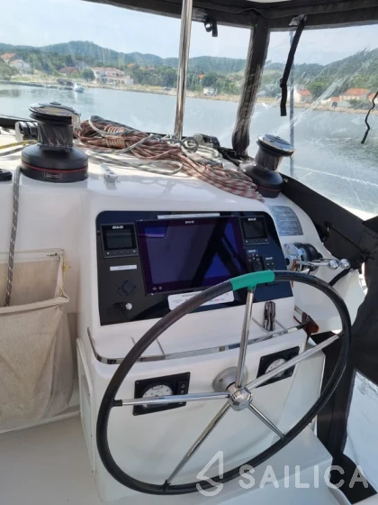 Lagoon 450 S - 4 + 2 cab. - Yacht Charter Sailica