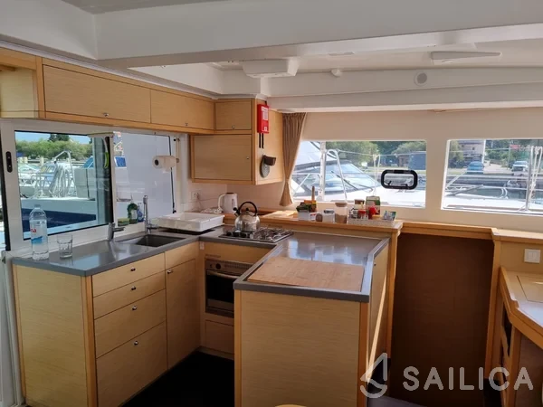 Lagoon 450 S - 4 + 2 cab. - Yacht Charter Sailica