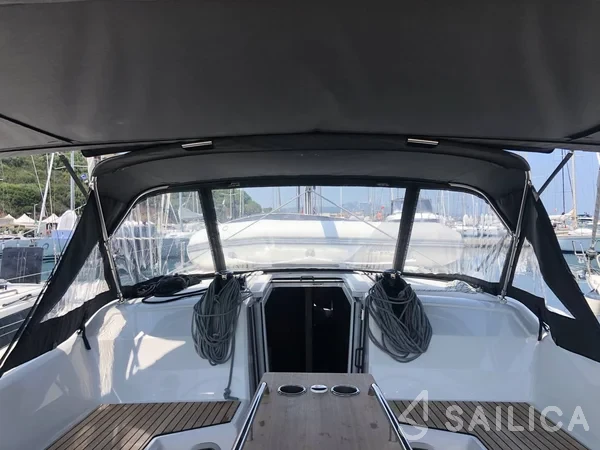 Oceanis 40.1 - Yacht Charter Sailica