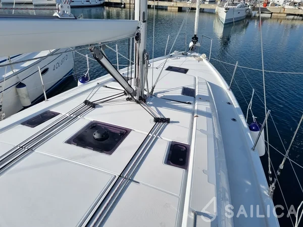 Oceanis 40.1 - Yacht Charter Sailica