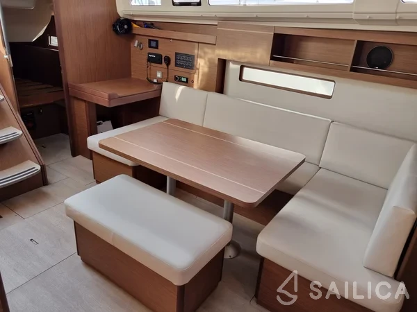 Oceanis 40.1 - Yacht Charter Sailica