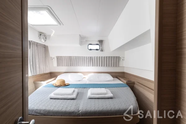 Lagoon 42 - Yacht Charter Sailica