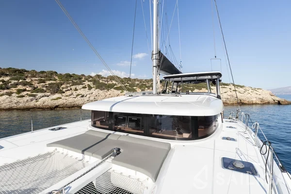 Lagoon 42 - Yacht Charter Sailica