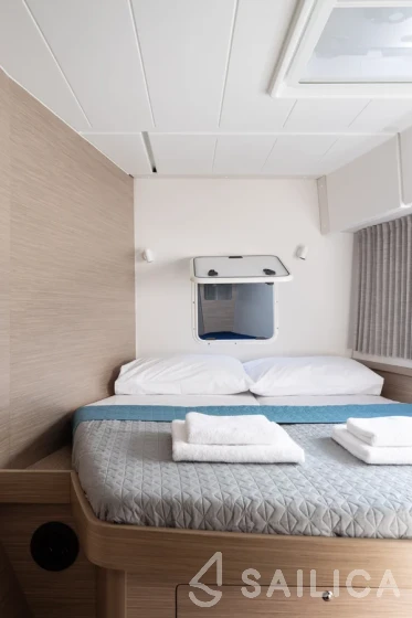 Lagoon 42 - Yacht Charter Sailica