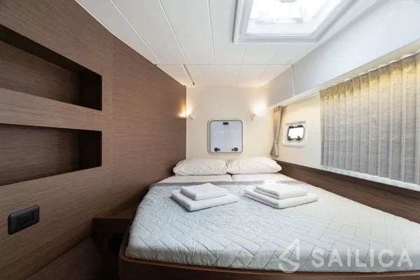 Lagoon 42 - Yacht Charter Sailica