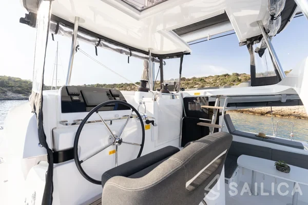 Lagoon 42 - Yacht Charter Sailica