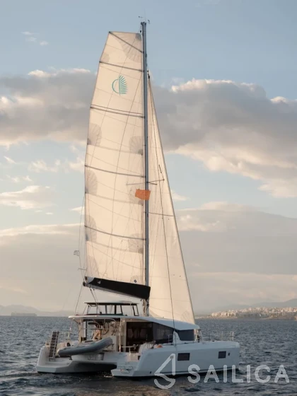 Lagoon 42 - Yacht Charter Sailica