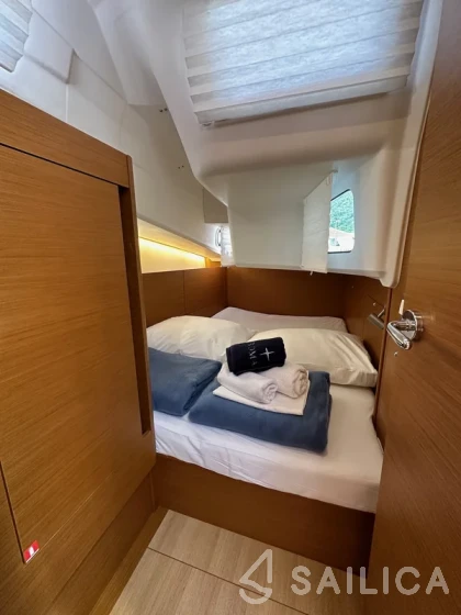 Sun Odyssey 410 - Yacht Charter Sailica