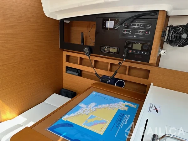Sun Odyssey 410 - Yacht Charter Sailica