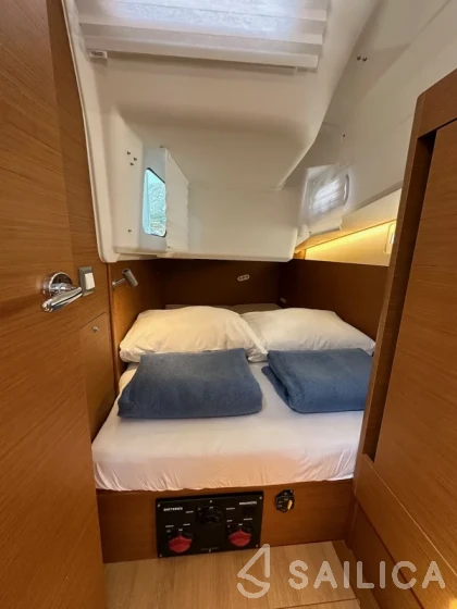 Sun Odyssey 410 - Yacht Charter Sailica