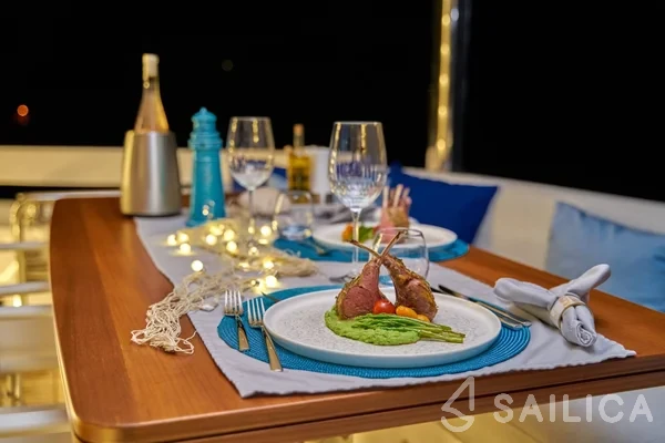 Azimut 78 - Yacht Charter Sailica