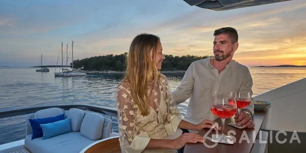 Azimut 78 - Yacht Charter Sailica