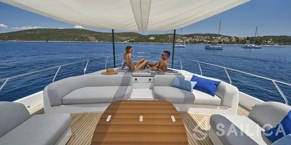 Azimut 78 - Yacht Charter Sailica