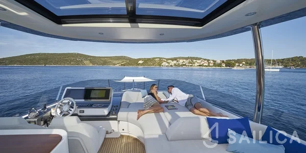 Azimut 78 - Yacht Charter Sailica