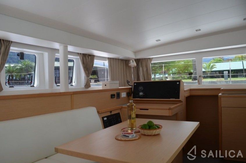 Lagoon 400 S2 - Yacht Charter Sailica