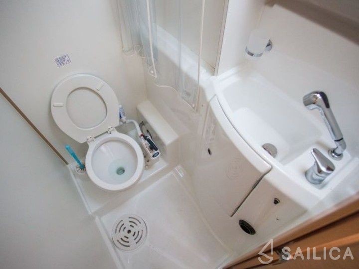 Lagoon 400 S2 - Yacht Charter Sailica