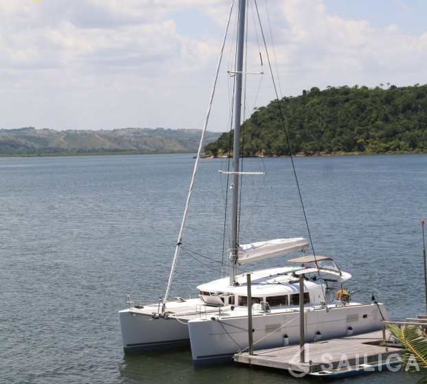 Lagoon 400 S2 - Yacht Charter Sailica