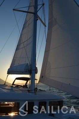 Lagoon 400 S2 - Yacht Charter Sailica