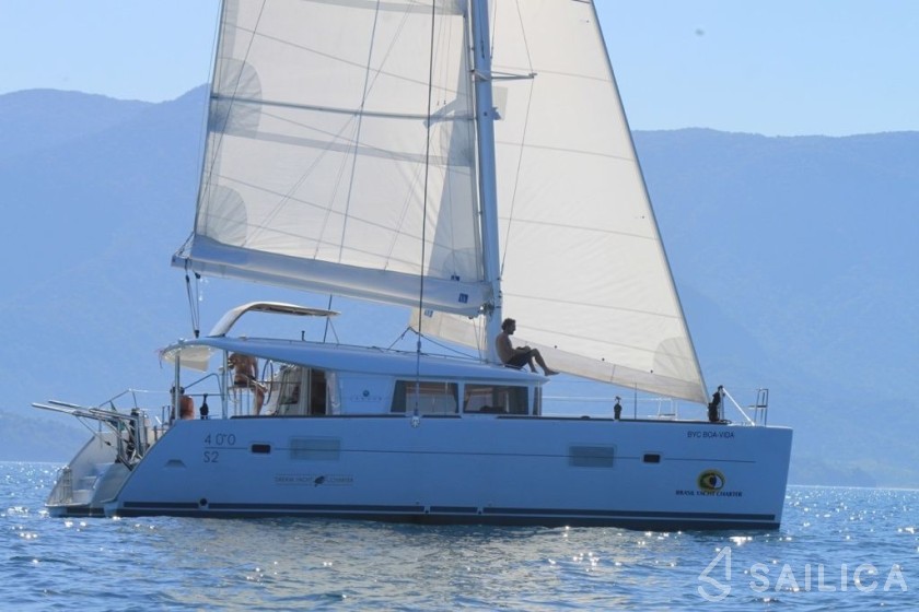 Lagoon 400 S2 - Yacht Charter Sailica
