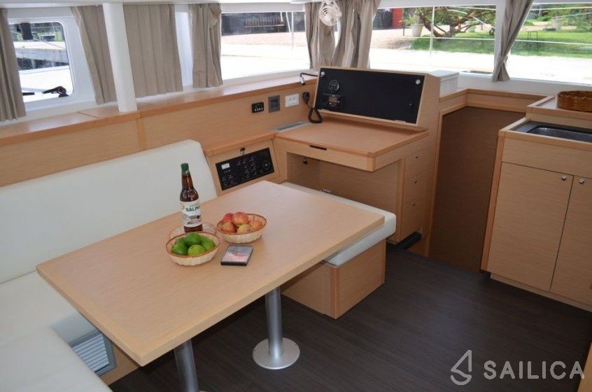 Lagoon 400 S2 - Yacht Charter Sailica